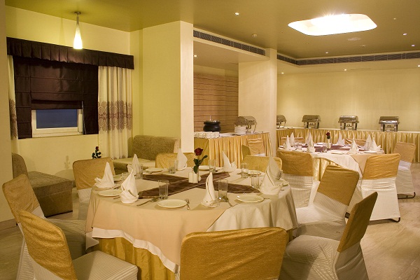 Golf View Hotel Noida Restaurant