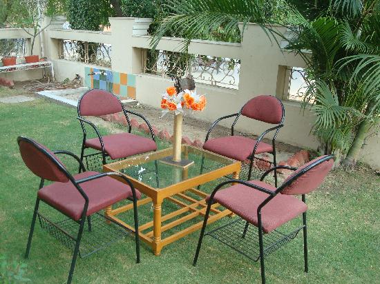 Green View Residency Hotel Noida Restaurant
